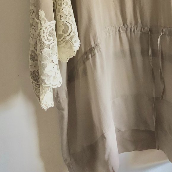 Grey Gold Hawk Blouse - Picture 3 of 4